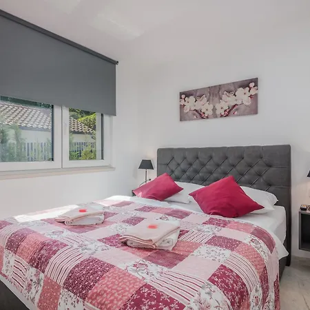 Elle Luxury Vantacici Apartamento *